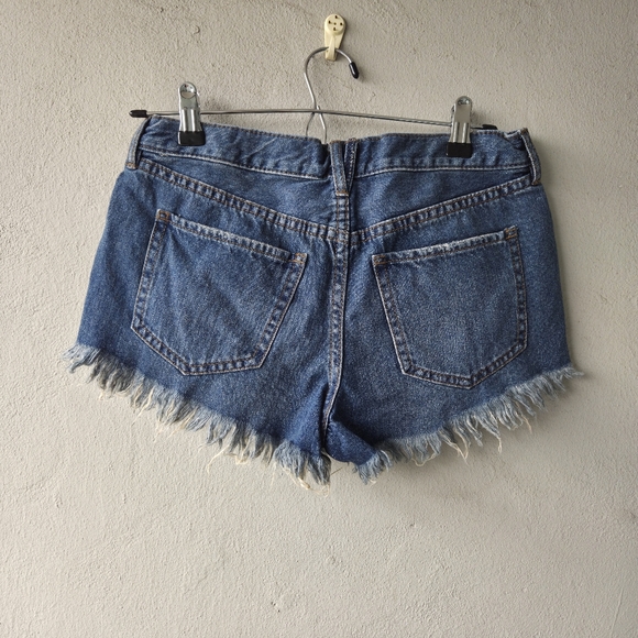 Free People x We The Free Soft and Relaxed Cutoff Denim Shorts Sz 26 NWT - Picture 4 of 9